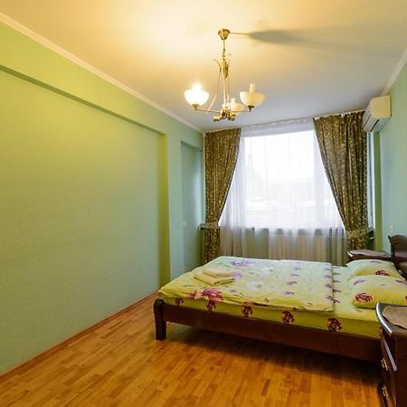 Апартаменти 3-Кімнатні М. Золоті Ворота เคียฟ ภายนอก รูปภาพ